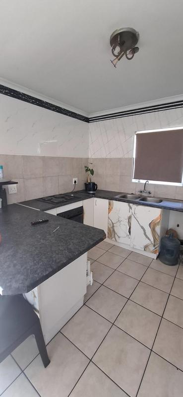 2 Bedroom Property for Sale in Goodwood Central Western Cape